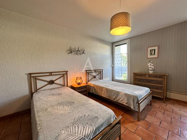 APPARTEMENT TYPE2 DE 50.25 m2 VUE CHATEAU BALCON GARAGE ET CAVE GREOUX LES BAINS