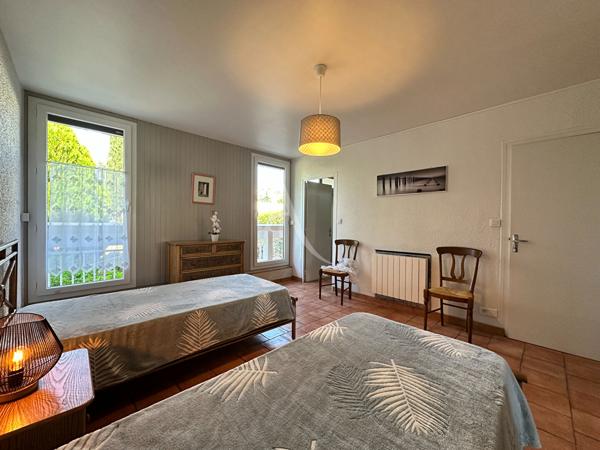 APPARTEMENT TYPE2 DE 50.25 m2 VUE CHATEAU BALCON GARAGE ET CAVE GREOUX LES BAINS
