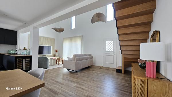 BELLE MAISON CONTEMPORAINE QUARTIER SOUCHE