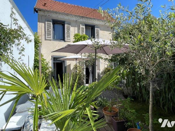 MIRANDE (GERS) Cœur de ville, belle maison de ville sur jardin/cour proche tous commerces à pied