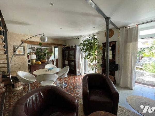 MIRANDE (GERS) Cœur de ville, belle maison de ville sur jardin/cour proche tous commerces à pied