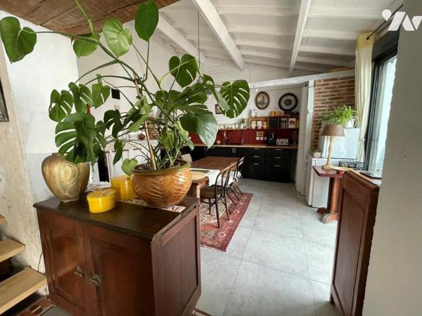 MIRANDE (GERS) Cœur de ville, belle maison de ville sur jardin/cour proche tous commerces à pied