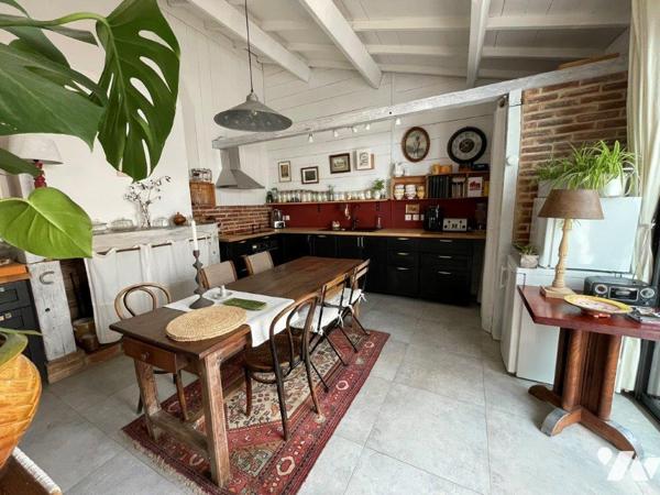 MIRANDE (GERS) Cœur de ville, belle maison de ville sur jardin/cour proche tous commerces à pied