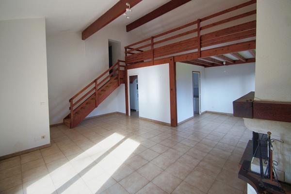 Maison  à louer 5 pièce(s) 136M² avec jardin d'environ 900m²