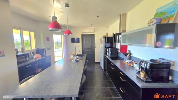 Contemporaine tout confort avec piscine