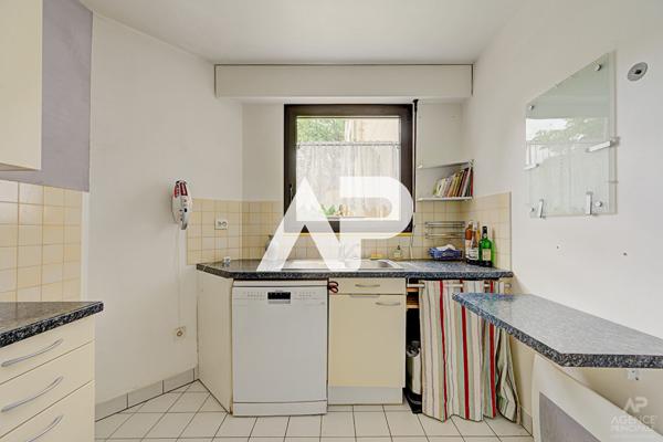 Appartement Rueil Malmaison 4 pièce(s) 80.68 m2 575 000 € **  - Référence  20048