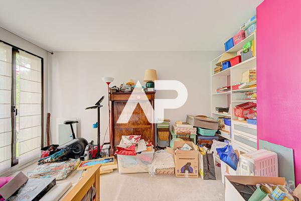 Appartement Rueil Malmaison 4 pièce(s) 80.68 m2 575 000 € **  - Référence  20048