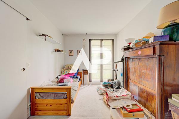 Appartement Rueil Malmaison 4 pièce(s) 80.68 m2 575 000 € **  - Référence  20048