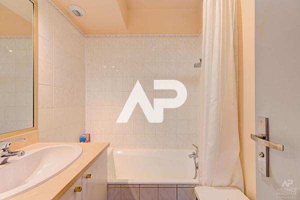 Appartement Rueil Malmaison 4 pièce(s) 80.68 m2 575 000 € **  - Référence  20048
