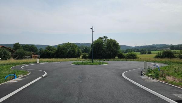 À VENDRE - Terrain totalement viabilisé à Corcieux (88) - L'emplacement parfait pour votre future maison familiale !