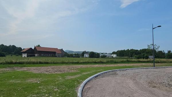 À VENDRE - Terrain totalement viabilisé à Corcieux (88) - L'emplacement parfait pour votre future maison familiale !