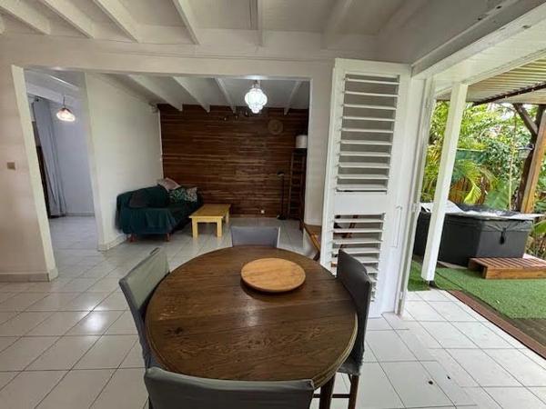 Maison à louer  5 pièces •  Sainte-Anne