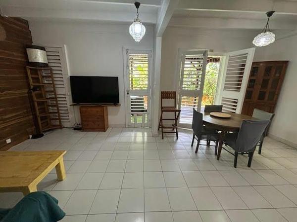 Maison à louer  5 pièces •  Sainte-Anne