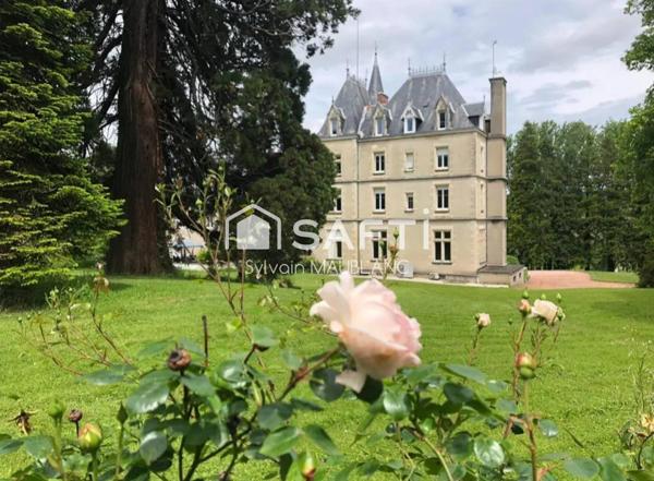 Château rénové du XV et XIXe siècle