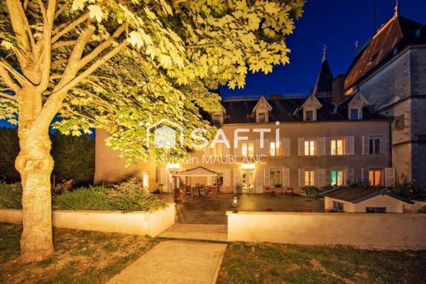 Château rénové du XV et XIXe siècle