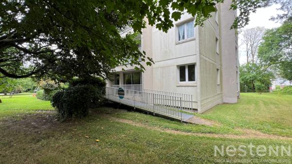 Appartement avec deux chambres, cave et place de parking, proche de la gare d Auray