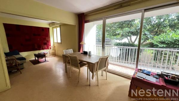 Appartement avec deux chambres, cave et place de parking, proche de la gare d Auray