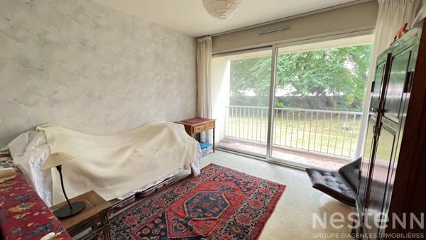 Appartement avec deux chambres, cave et place de parking, proche de la gare d Auray