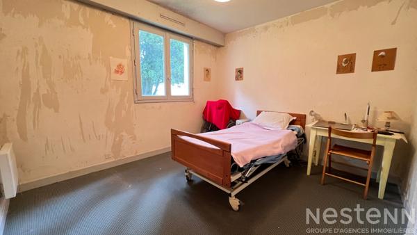 Appartement avec deux chambres, cave et place de parking, proche de la gare d Auray