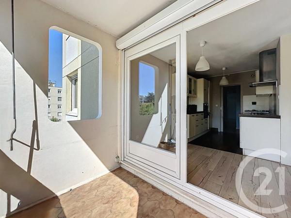 Appartement F5 à vendre  5 pièces - 91 m 2   DECINES CHARPIEU  - 69
