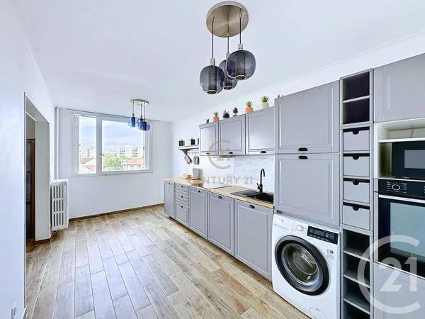 Appartement F5 à vendre  5 pièces - 91 m 2   DECINES CHARPIEU  - 69