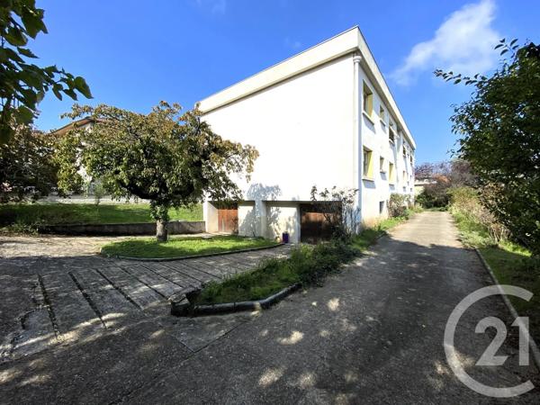 Appartement F5 à vendre  5 pièces - 91 m 2   DECINES CHARPIEU  - 69
