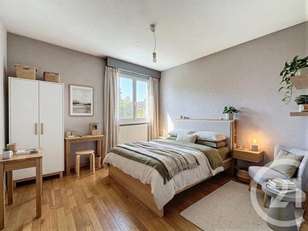 Appartement F5 à vendre  5 pièces - 91 m 2   DECINES CHARPIEU  - 69