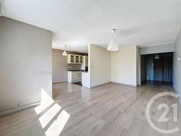 Appartement F5 à vendre  5 pièces - 91 m 2   DECINES CHARPIEU  - 69