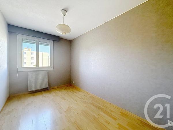 Appartement F5 à vendre  5 pièces - 91 m 2   DECINES CHARPIEU  - 69