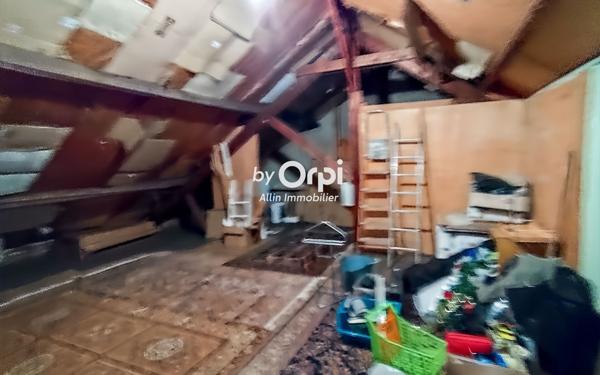 Appartement à vendre    6 pièces • 242,17 m2 Montluçon