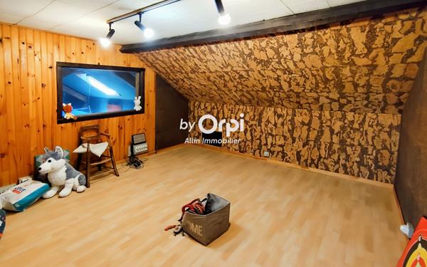 Appartement à vendre    6 pièces • 242,17 m2 Montluçon