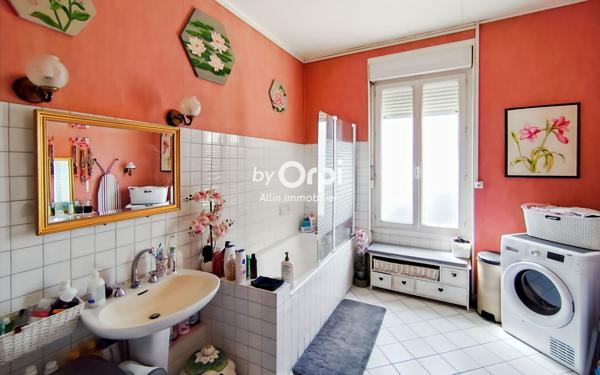 Appartement à vendre    6 pièces • 242,17 m2 Montluçon