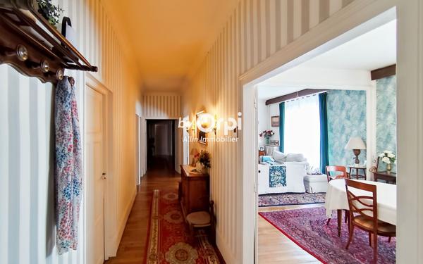 Appartement à vendre    6 pièces • 242,17 m2 Montluçon