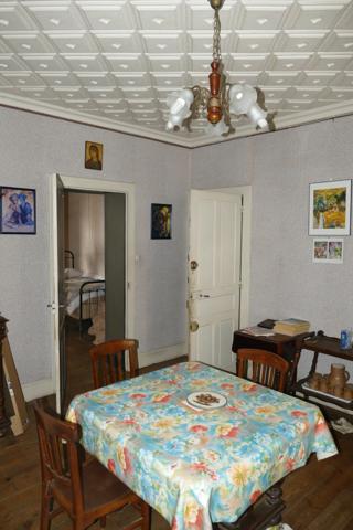 Maison à rénover avec local commercial et logement indépendants (Maurs, 15)