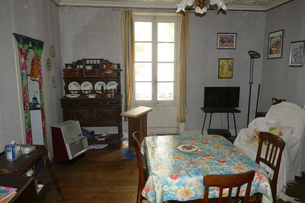 Maison à rénover avec local commercial et logement indépendants (Maurs, 15)