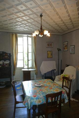 Maison à rénover avec local commercial et logement indépendants (Maurs, 15)