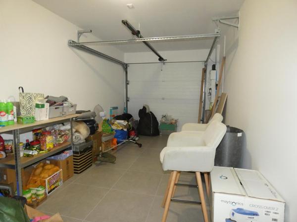 Villa contemporaine  de plain pied de 136m² sur un terrain de 423m² avec garage et piscine