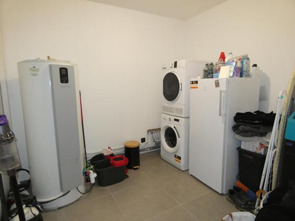 Villa contemporaine  de plain pied de 136m² sur un terrain de 423m² avec garage et piscine