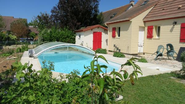 Vendôme pavillon récent et très économique avec piscine couverte