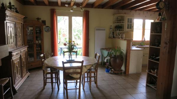 Vendôme pavillon récent et très économique avec piscine couverte