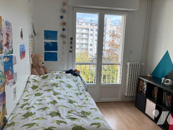 T4 traversant proche Rond-Point de Vannes – 93,67 m² – Terrasse, parking, cave