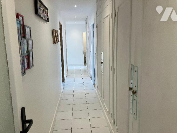 T4 traversant proche Rond-Point de Vannes – 93,67 m² – Terrasse, parking, cave