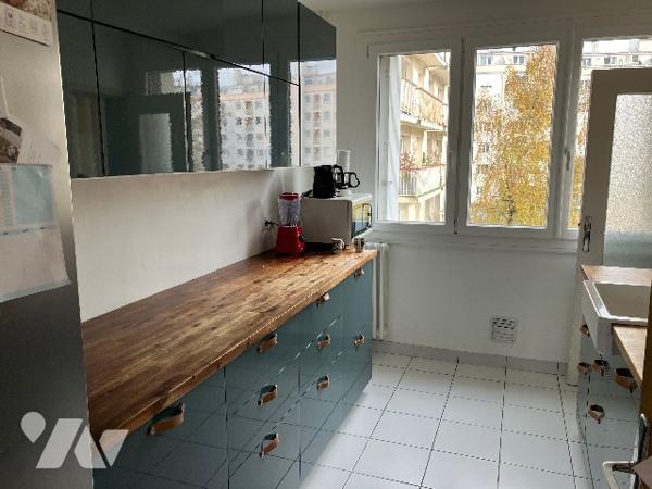 T4 traversant proche Rond-Point de Vannes – 93,67 m² – Terrasse, parking, cave