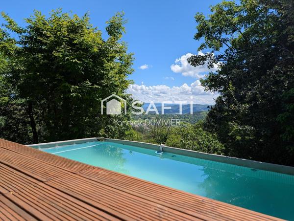 Maison de charme avec piscine, vue dominante et potentiel locatif.