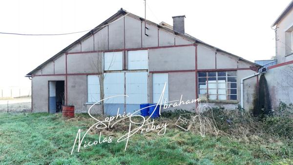 ENTREPÔTS ET MAISONS D'HABITATION SUR 2 HECTARES