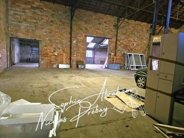 ENTREPÔTS ET MAISONS D'HABITATION SUR 2 HECTARES