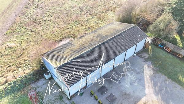 ENTREPÔTS ET MAISONS D'HABITATION SUR 2 HECTARES