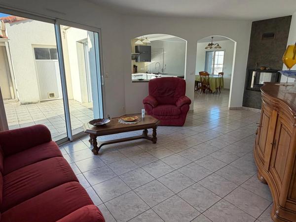 L'AIGUILLON SUR MER (85) QUARTIER RESIDENTIEL VILLA PLAIN PIED GRAND CONFORT AVEC GARAGE SUR 637M² CLOS