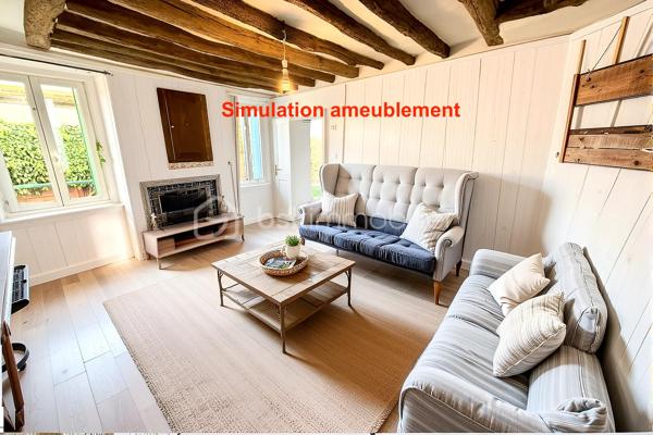 RER à 5 mns à pied, venez découvrir cette maison de ville à l'abri des regards.
Vous pourrez profiter d'une terrasse privative type cour pavée.

Elle comprends : un double séjour avec espace bureau, une cuisine dinatoire, un cellier/buanderie, 2 chambres (13m2 et 15m2), une salle d'eau, wc au rdc et 1er étage.
La toiture a été refaite en partie, chauffage gaz, Double vitrage.

PAS de vis à vis et au calme.

Copropriété de 2 lots sans charge.

LE CHARME DE L'ANCIEN