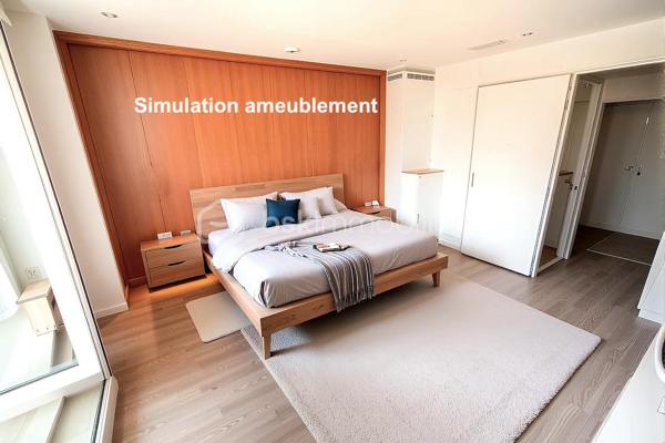 RER à 5 mns à pied, venez découvrir cette maison de ville à l'abri des regards.
Vous pourrez profiter d'une terrasse privative type cour pavée.

Elle comprends : un double séjour avec espace bureau, une cuisine dinatoire, un cellier/buanderie, 2 chambres (13m2 et 15m2), une salle d'eau, wc au rdc et 1er étage.
La toiture a été refaite en partie, chauffage gaz, Double vitrage.

PAS de vis à vis et au calme.

Copropriété de 2 lots sans charge.

LE CHARME DE L'ANCIEN